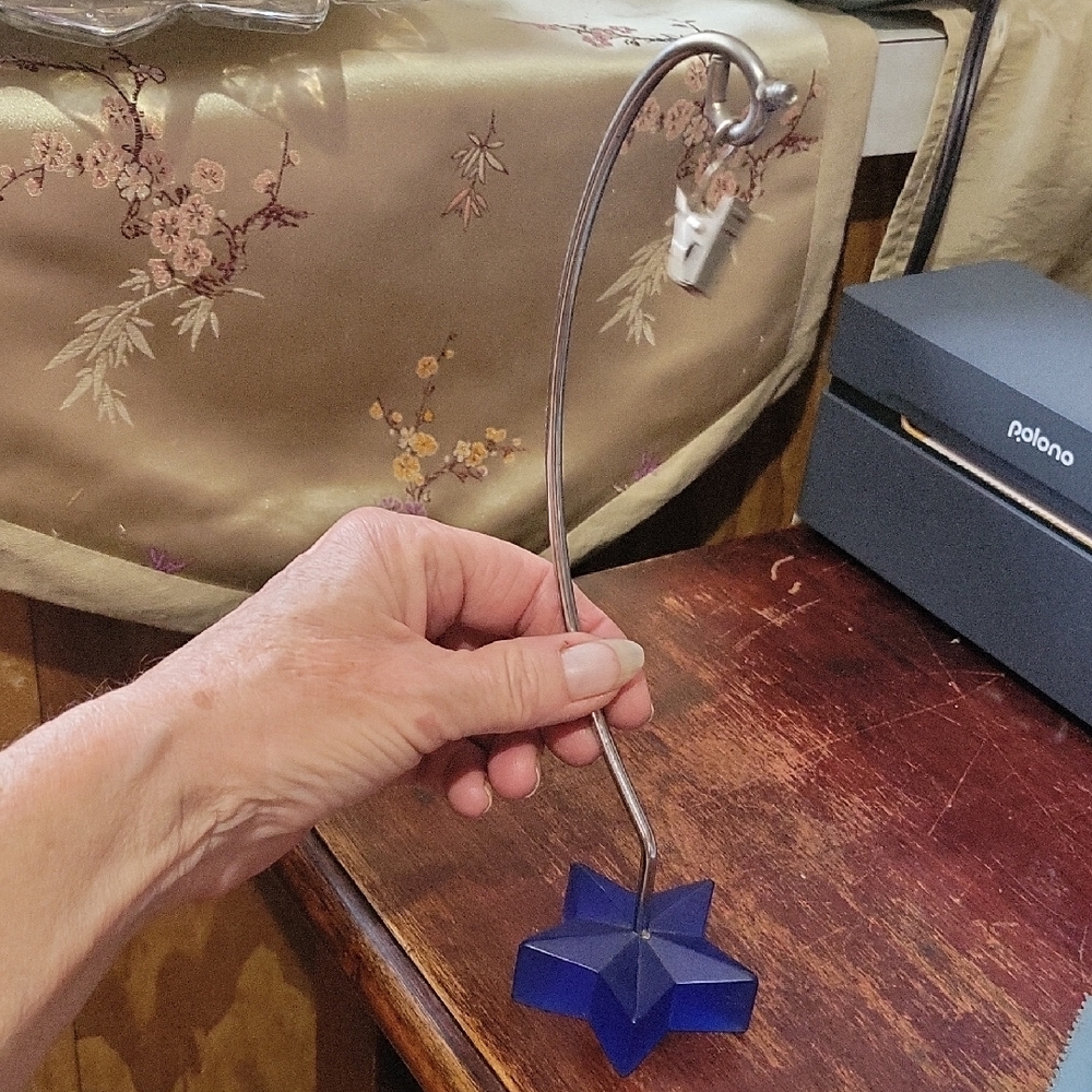 Blue Star-Shaped Clip Picture Holder